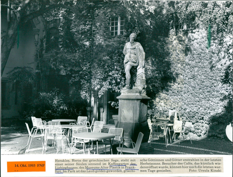 1993 MUSEUMS LIEBIEG BUILDINGS AUEN MODELS FIGURES SCULPTURE CAFE - Vintage Photograph