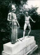 1984 MUSEUMS LIEBIEG BUILDINGS AUEN MODELS FIGURES SCULPTURE CAFE CHEISTUS SACHS - Vintage Photograph