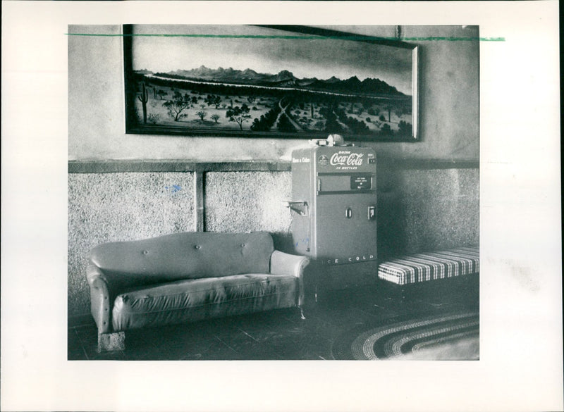 1988 MUSEUMS FILMMUSEUM BUILDING INSIDE HUSSTELLUNGEN PARIS - Vintage Photograph