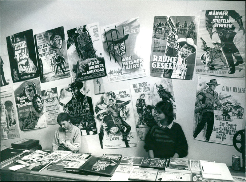 MUSEUMS FILMMUSEUM BUILDING INSIDE HUSSTELLUNGEN LATERNA ROGERS PETER - Vintage Photograph