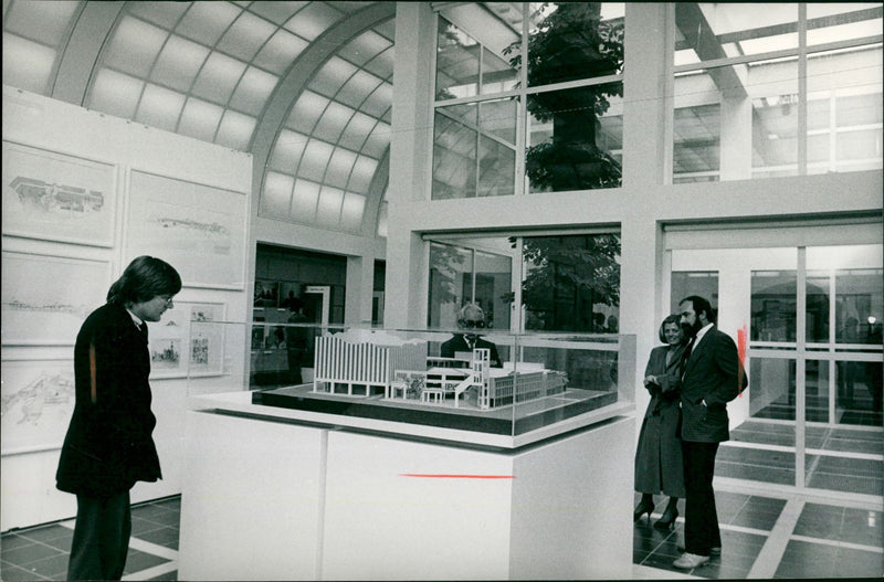 1996 MUSEUMS BUILDING MODELS VIKE EXTRA MAPP ARCHITECTURE MIREM MANBALL FUPIS - Vintage Photograph