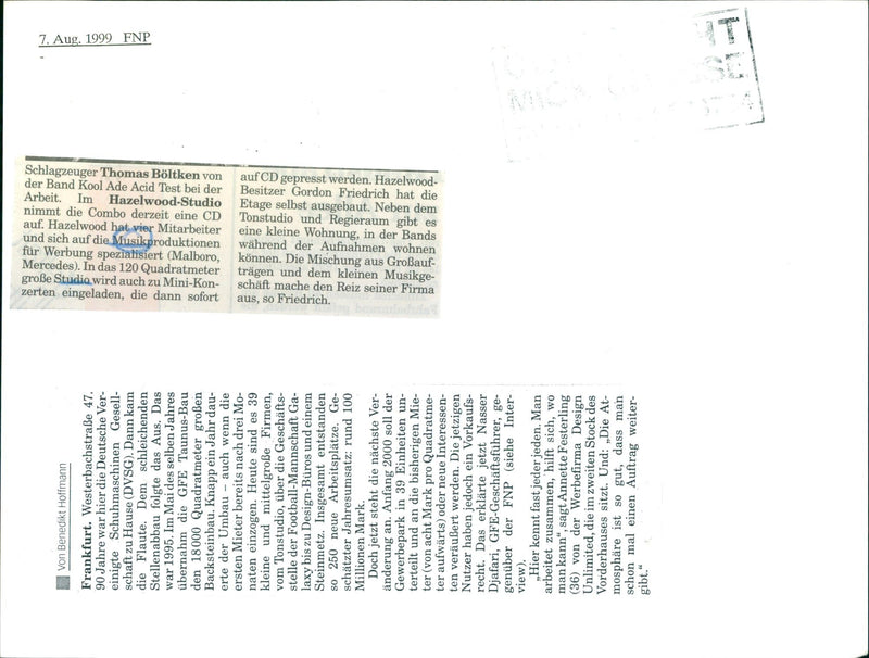 1995 LUSIC MUSIC LOCATION THERE EINTUDIO HAZELWOOD COMMERCIAL FOOTBALL - Vintage Photograph