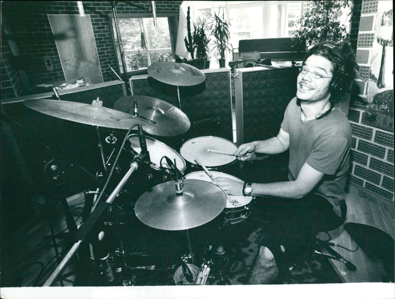 1995 LUSIC MUSIC LOCATION THERE EINTUDIO HAZELWOOD COMMERCIAL FOOTBALL - Vintage Photograph