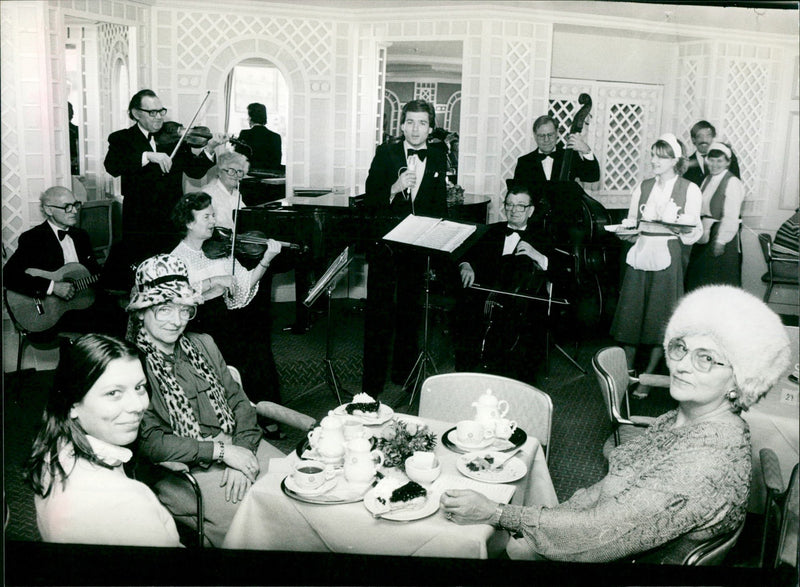 LUSIC LOCATION THERE MUSIC CHAPEL NEW OLD COFFEE HOUSE ENSEMBLE OF THE PHI - Vintage Photograph
