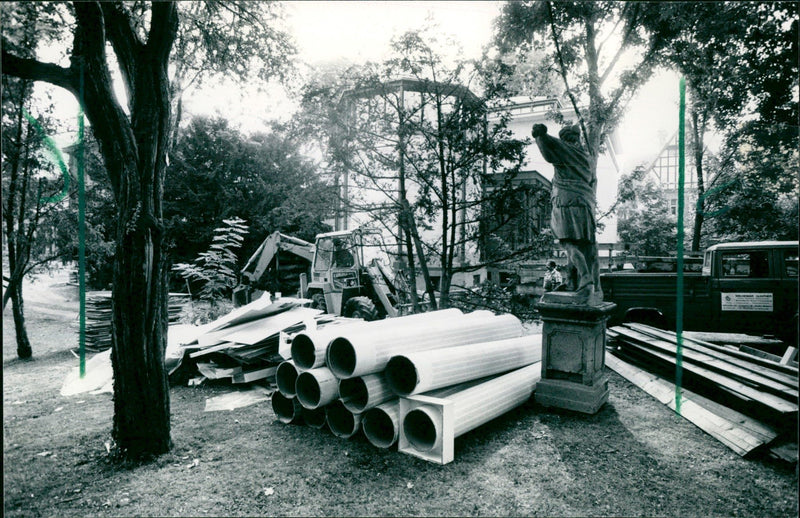 MUSEUMS LIEBIEG BUILDINGS AUEN MODELS FIGURES SCULPTURE - Vintage Photograph