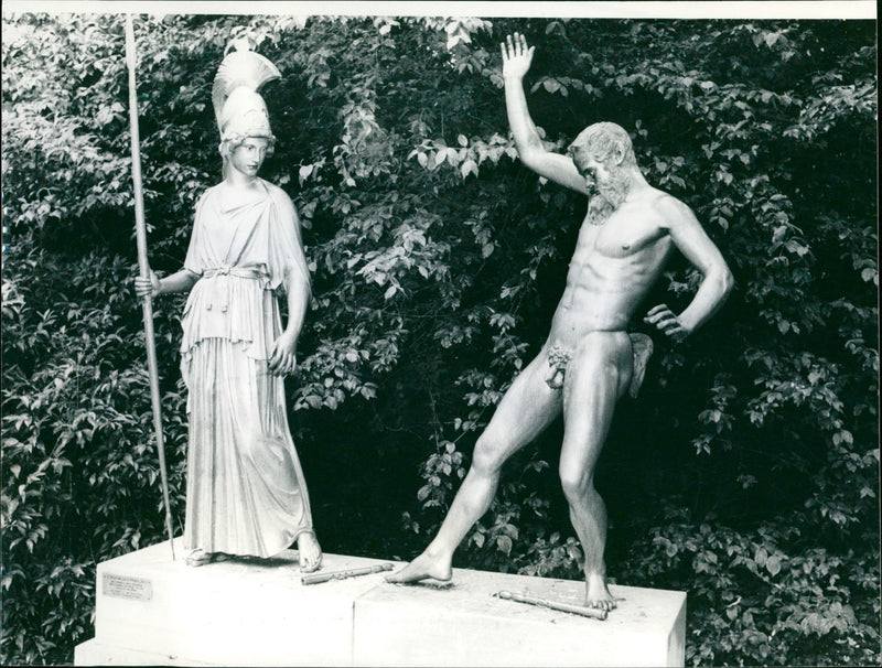 1988 MUSEUMS LIEBING BUILDINGS AUEN MODELS SCULPTURE CAFE GOLD ILLUMINATE - Vintage Photograph