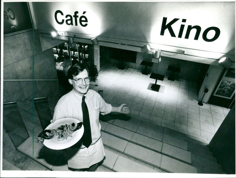 1994 MUSEUMS FILM MUSEUM CAFE CULINARY SIERTE CINEASTEN MET - Vintage Photograph