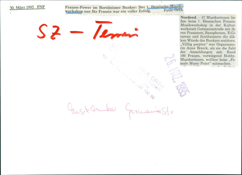 1995 LUSIC MUSIC LOCATION THERE HES SZTEMIN WOMEN MUSIC - Vintage Photograph