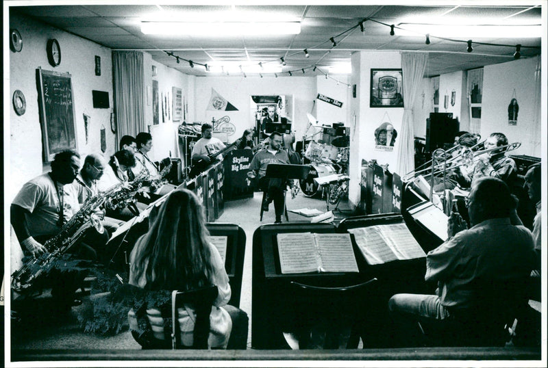 LOCATION THERE MUSIC CLUB LUSIC LOCATED UNDER MUNICIPAL HALL - Vintage Photograph