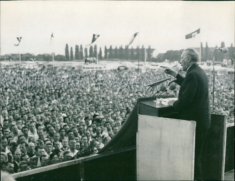 1957 TKRIEG CIMKEHRER AROUND HENSOHEN LIVED RALLY FIR STAL SANJE PRESS - Vintage Photograph