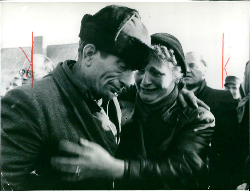 1985 TKRIEG CIMKEHRER MERTEN BURIE HIS TWENTY HAMBURY KEYSTONE - Vintage Photograph
