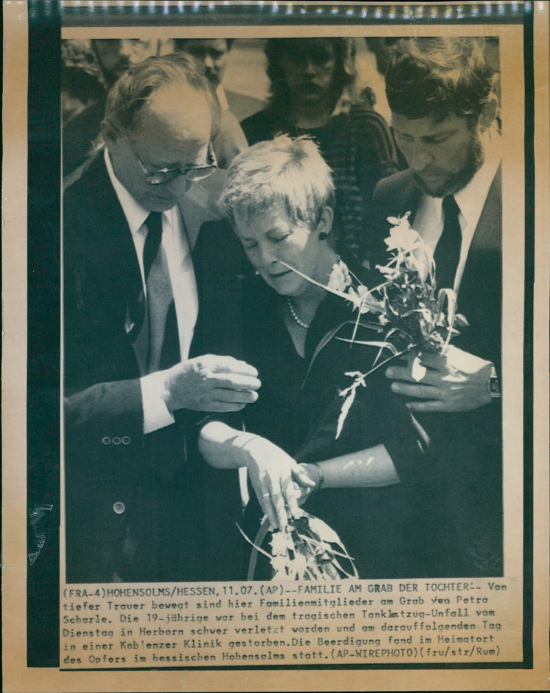 1988 ROSION PROZES PETRA SCHARLE SERIOUSLY INJURED TRAGIC TANKERS TRA - Vintage Photograph