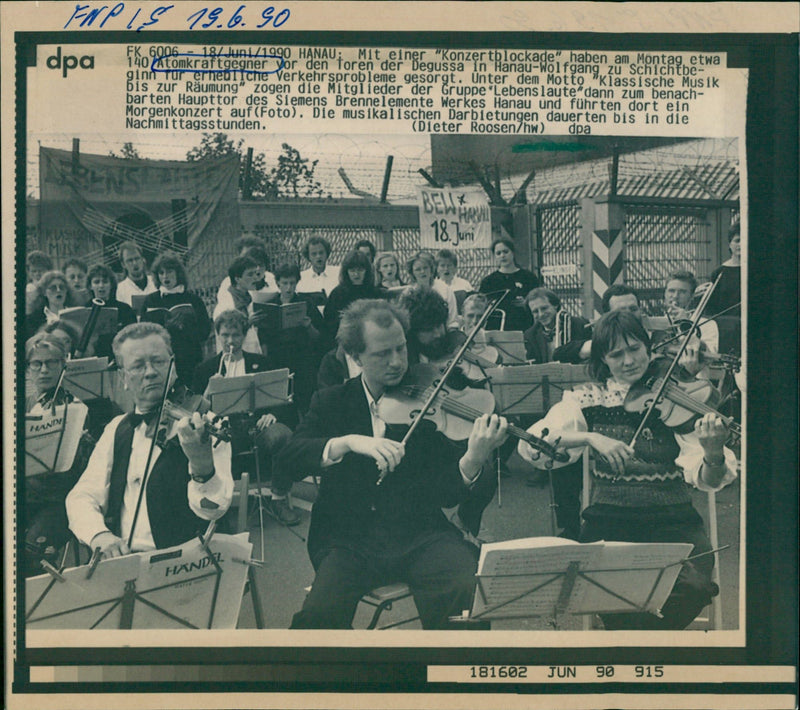 1990 ABOUT MUSICIANS AND NUCLEAR POWER OPPONENTS FRONT HERE NUC - Vintage Photograph