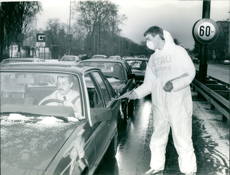 1988 ASCHUTZ LIONEN TRAN FILM PHOTO PRODUCTION WITTELSBACHERALL - Vintage Photograph