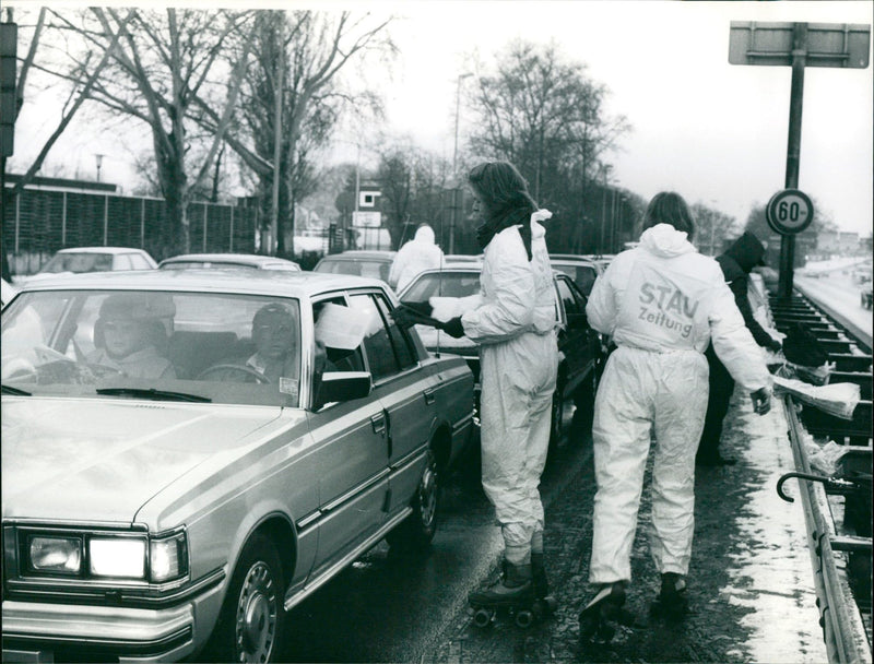 1988 ASCHUTZ LIONS TRAN STAV NEWSPAPER FILM - Vintage Photograph
