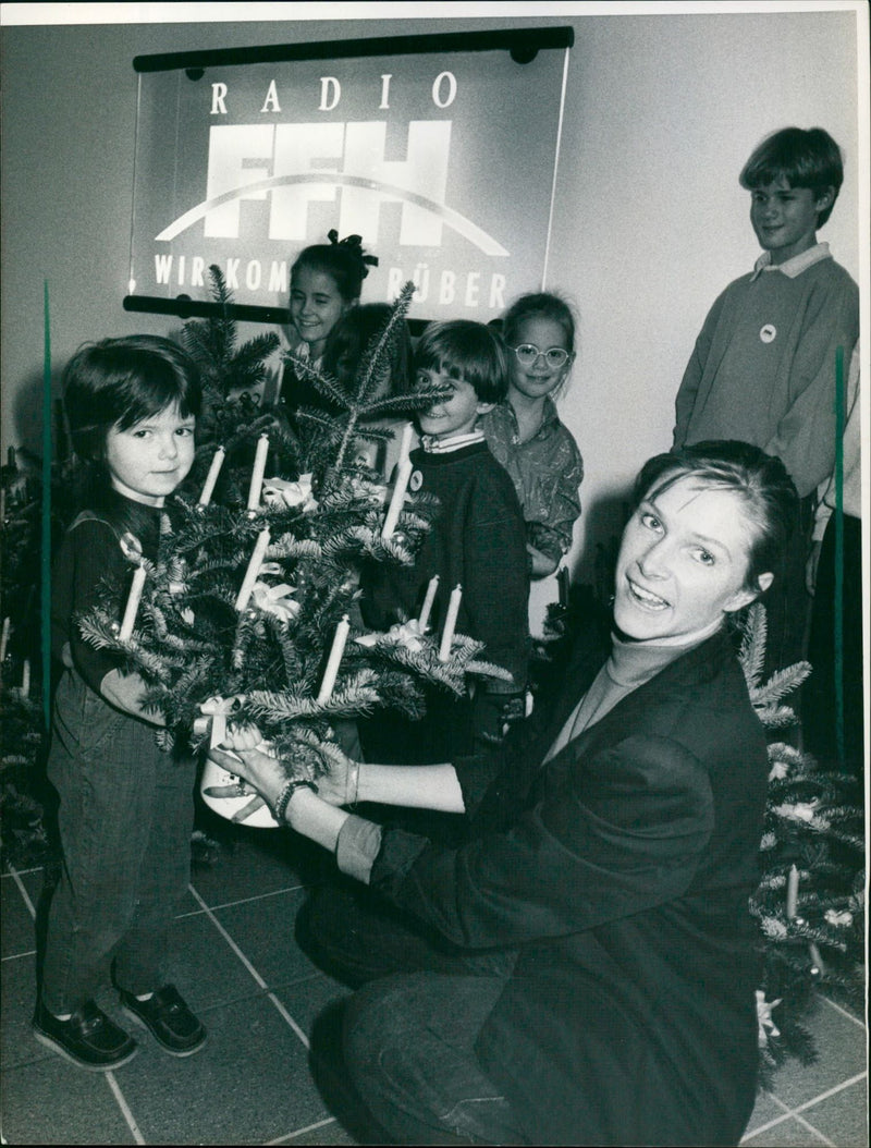 1989 TUUK SENDER HITS VERANSL MAREN RENDERS HACKBART DIANA HARTMA SABINE RIE FILM - Vintage Photograph