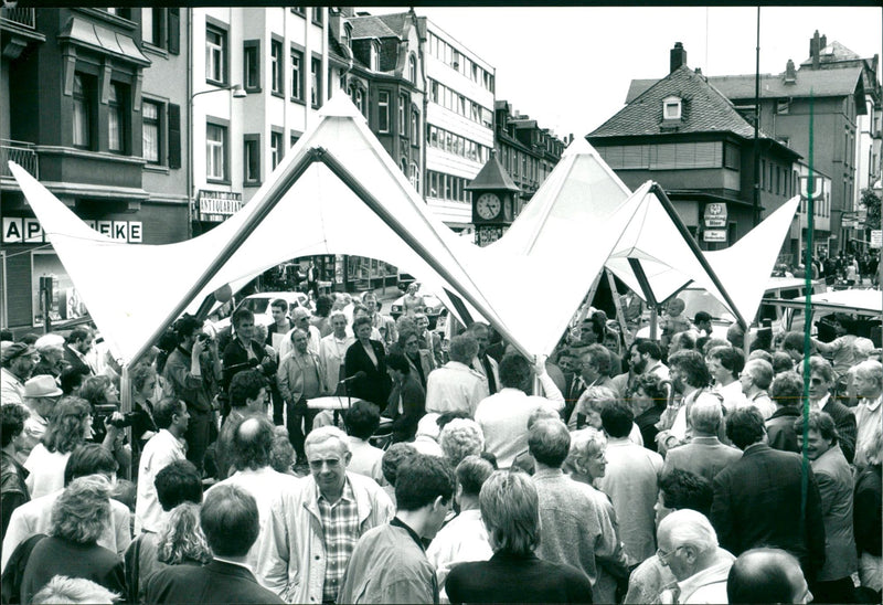 1991 THERE SYMBOLS ANIMAL BETWEEN HABSBURGERALLEE FURTHER ROTH ERICH - Vintage Photograph