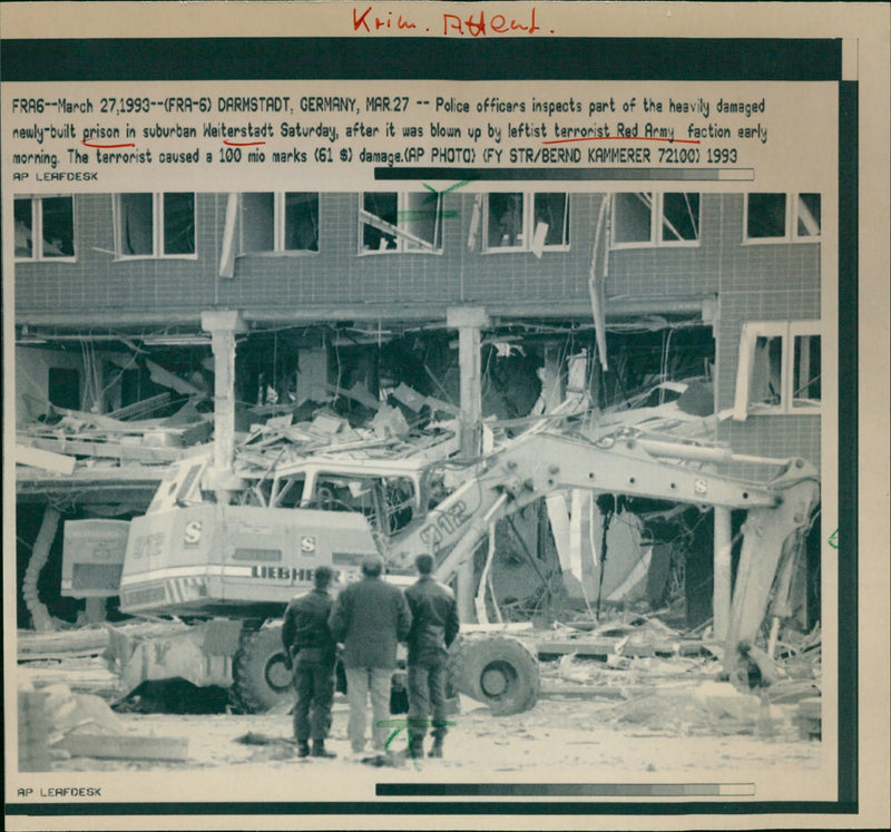 1993 AMOK BOMBS STRIKE ACEY EVOLL BUILT FILM POLICE EARLY ARMY - Vintage Photograph