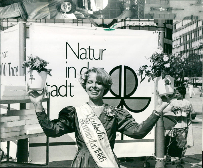 1988 GARDEN ERT MAIN RULAQ RULAUQNATURE IND TADT UMONLEE - Vintage Photograph