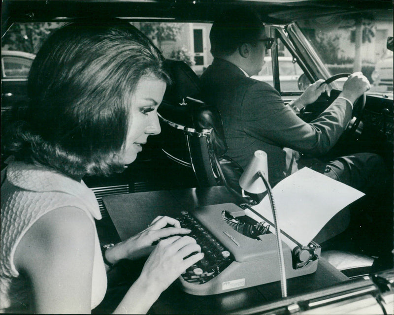 ENAULT RENAULT CEOT STMA FRIAL CROWN HOW FAR KILN SEATER ROAD TARIN ENTH - Vintage Photograph