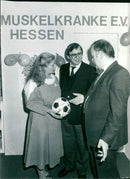 EVERYTHING FRANCE CHIEDENES REGINA KLOSE RECEIVED FUBALL SIGNATURES - Vintage Photograph