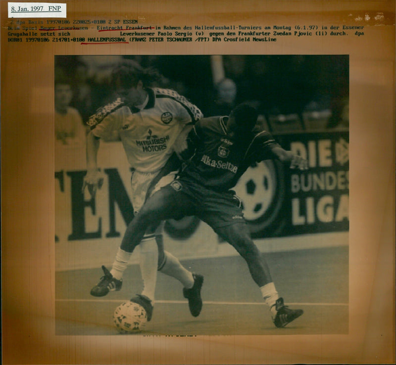 1997 FOOTBALL HALLENTUREN ANIMALS CONCERNING BAUER LEVERKUSEN EINTRACHT FRA PETER - Vintage Photograph