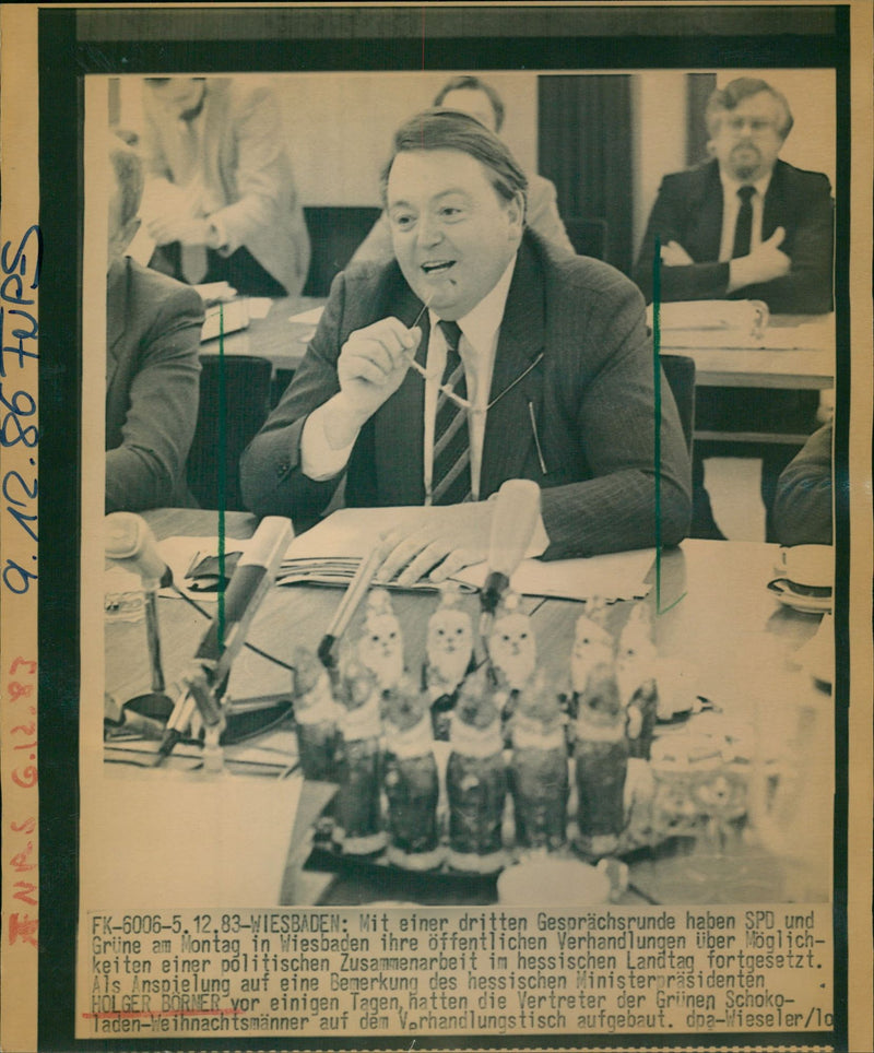 RNER HOLA OTHER PERSO SPD AND GRUNE CONTINUED THEIR OPEN NEGOTIATIONS - Vintage Photograph