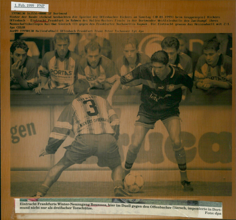 1999 FOOTBALL HALLENTUREN ANIMALS CONCERNING FRANKFURT EINTRACHT WON PETER - Vintage Photograph