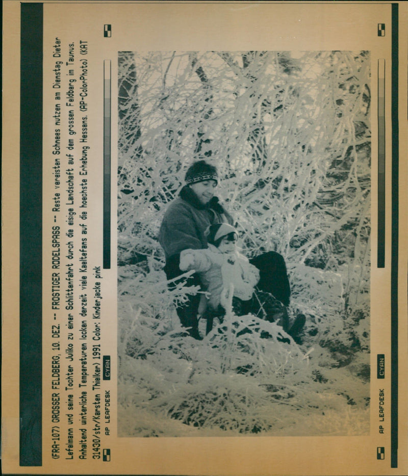 1991 WINTER RODLER DIETER LEFELMANN AND HIS DAUGHTER JULIKO - Vintage Photograph