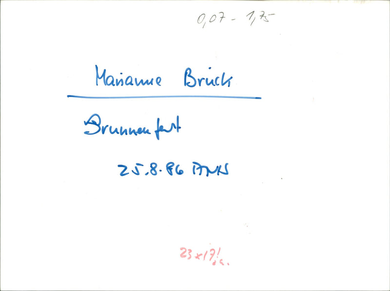 1990 Wolfram Bruck: with woman and family - Vintage Photograph