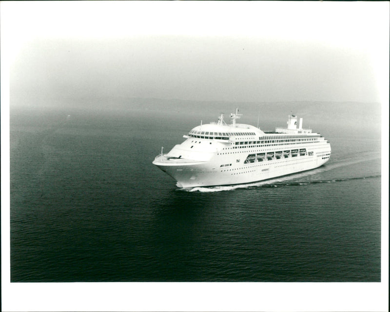 CROWN PRINCESS FINCANTIERI RENZO PIANO GILL HAYNES PARIS SHIP IMAGE LINER - Vintage Photograph