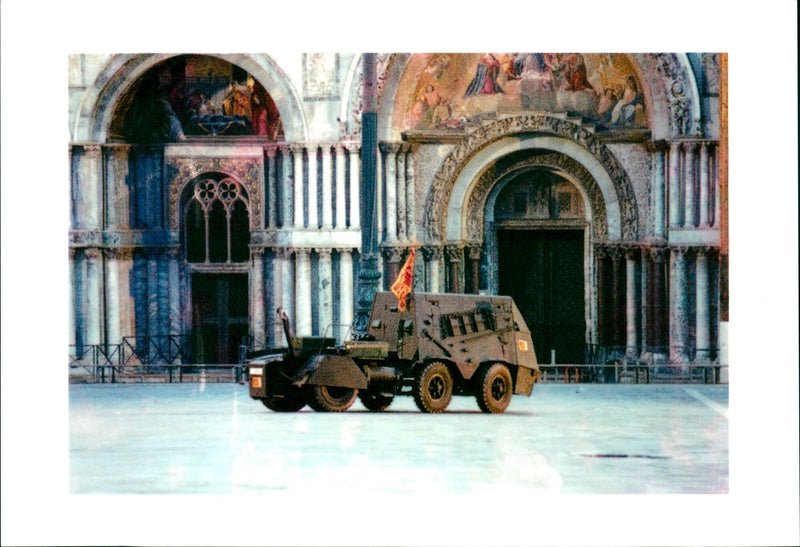 IZANY Viver
ITALY 1997 - Vintage Photograph