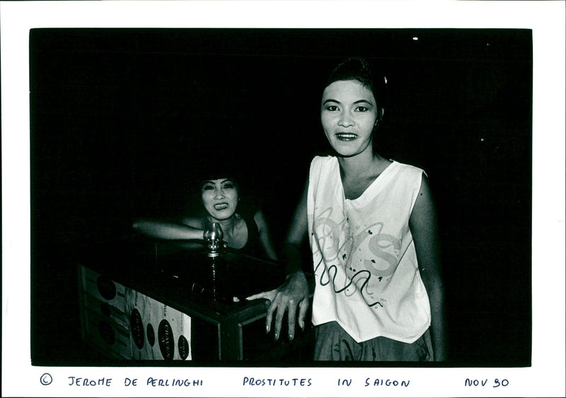 un Q : DE PERL INGHI PROSTITUTES $ 11 Go N no VIETNAM - Vintage Photograph