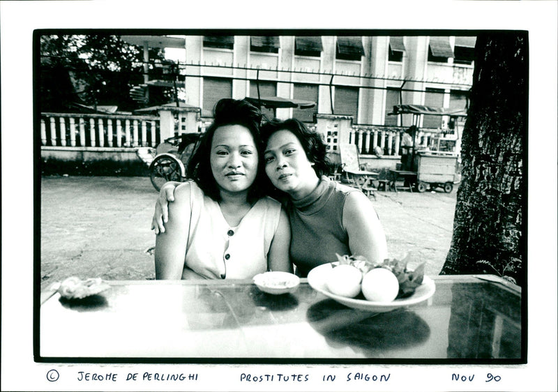 ERO HE DE PERLING HI PROSTI TUTES IN SAIGON Nov VIETNAM - Vintage Photograph