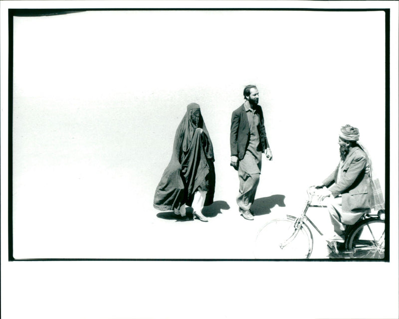 1989 HOWARD DAVIES AFGHANISTAN - Vintage Photograph