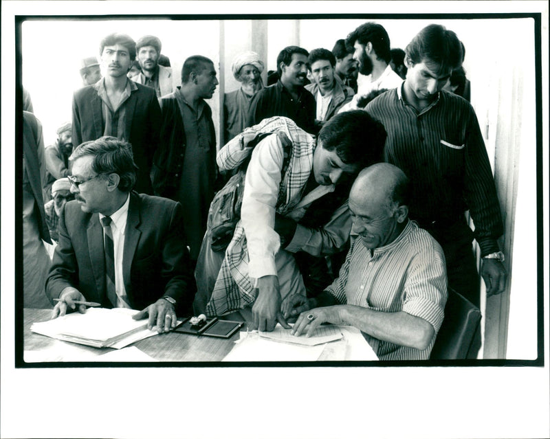 HOWARD DAVIES IRAN - Vintage Photograph