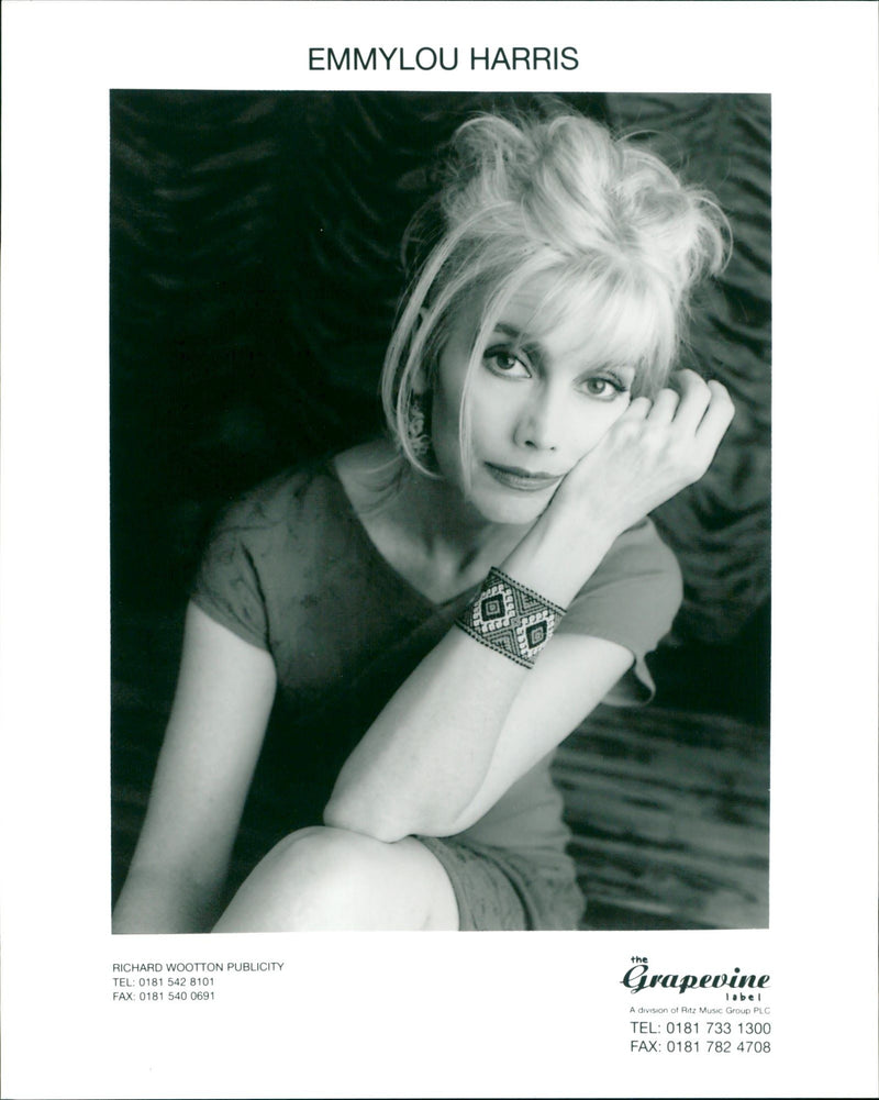 OPEN EMMYLOU HARRIS WOOTTON MUSIC - Vintage Photograph