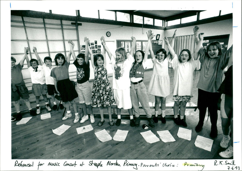 1993 MUSIC CONCERT - Vintage Photograph