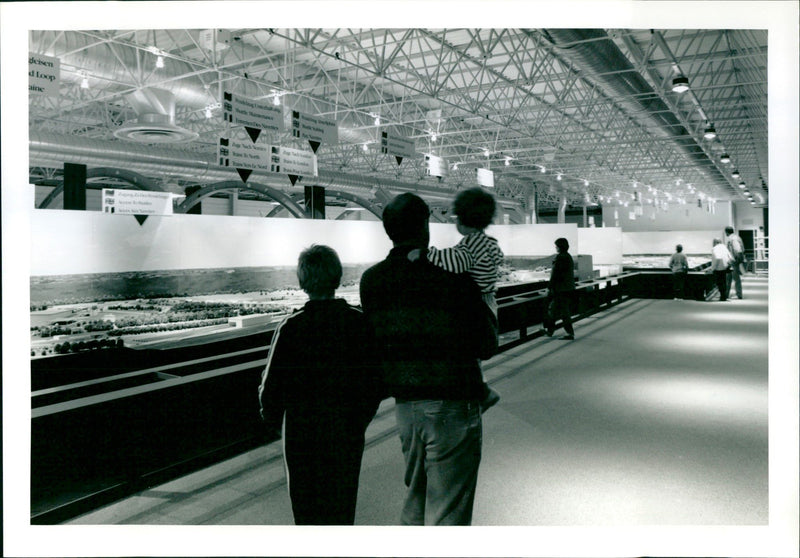 KAREN MART COUNTRY MODEL - Vintage Photograph