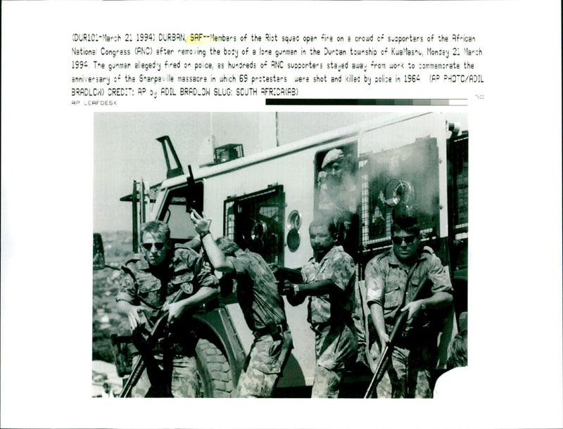 SLUG SHARPEVILLE RIOT POLICE NATIONAL MEMBERS - Vintage Photograph