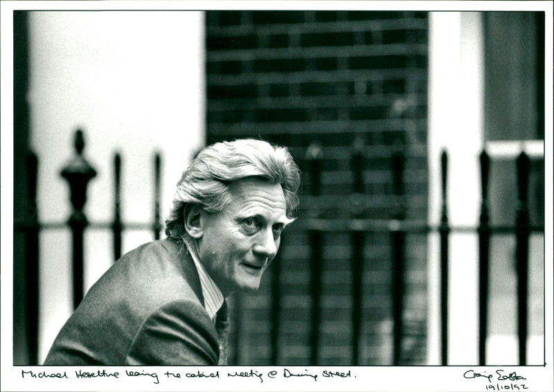 reset the leaing te cabiet meetig @ Darning street . C LANDSCAPE STAFF - Vintage Photograph