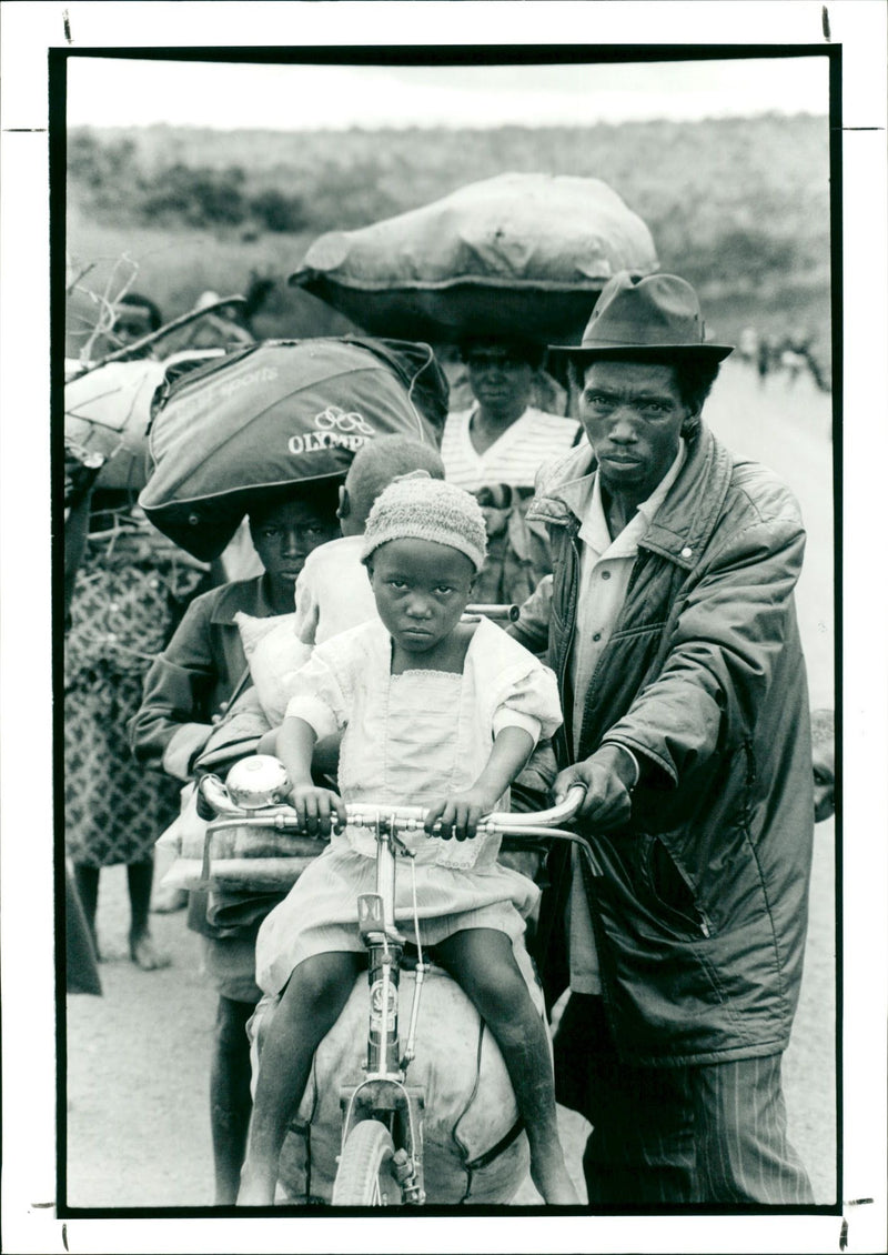 HOWARD DAVIES BENAKO FAMILY - Vintage Photograph
