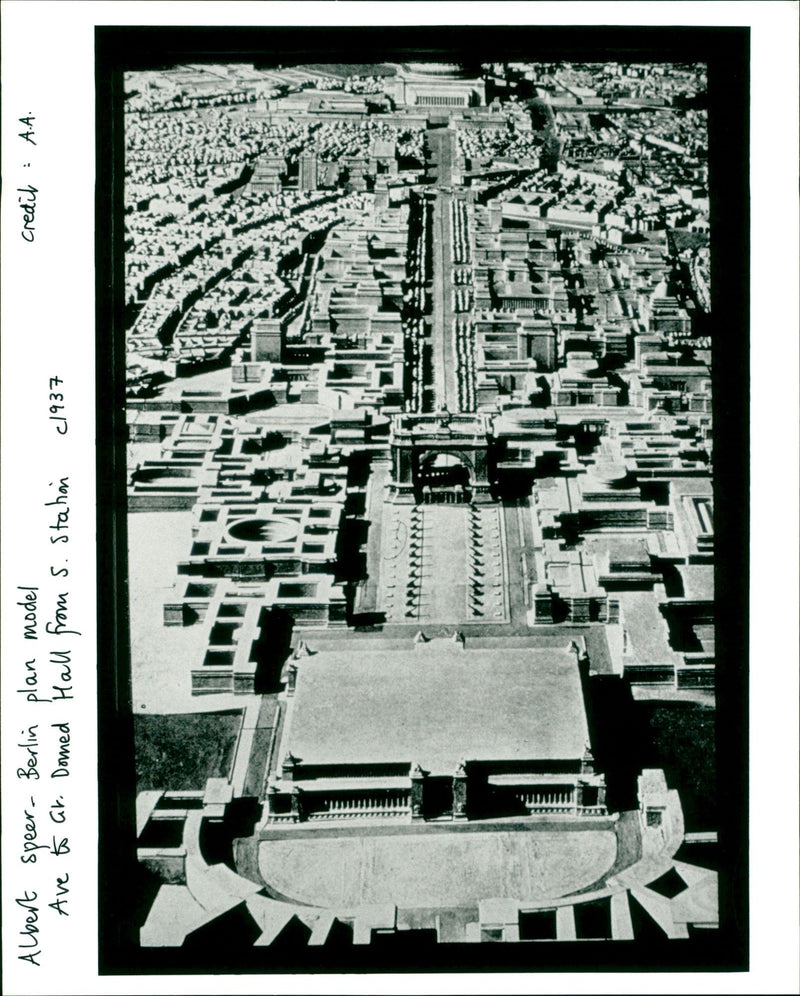 ALBERT MODEL - Vintage Photograph