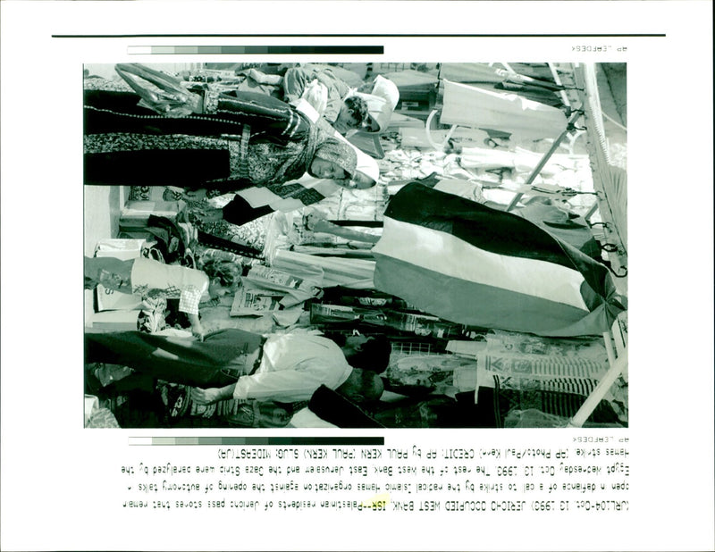 PERFDES AFLOT - Vintage Photograph