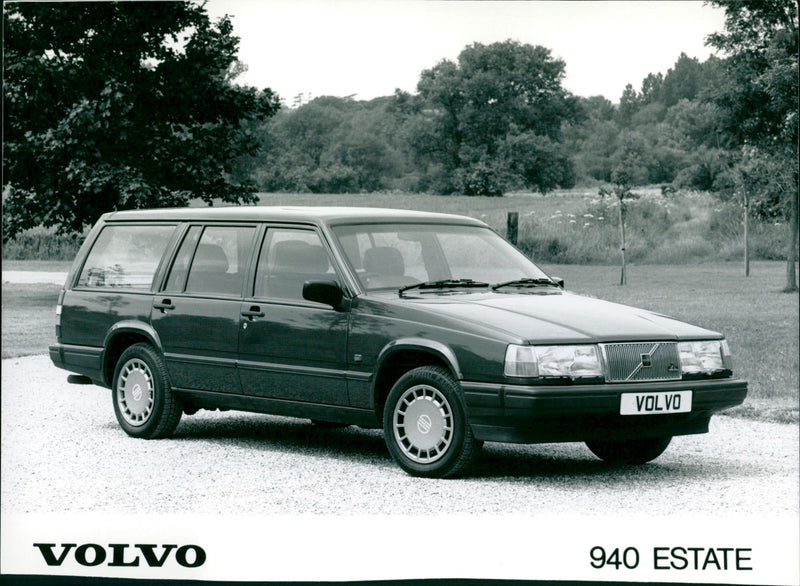 VOLVO LVO 940 ES VOLVO
DI AUG MI SEP DO OKT FR / NOV SA - Vintage Photograph