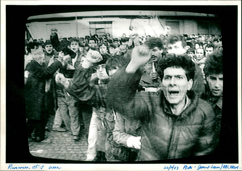 Feet scele 22/1/02 Plats Gerair
8
RUMANIA 1989 - Vintage Photograph