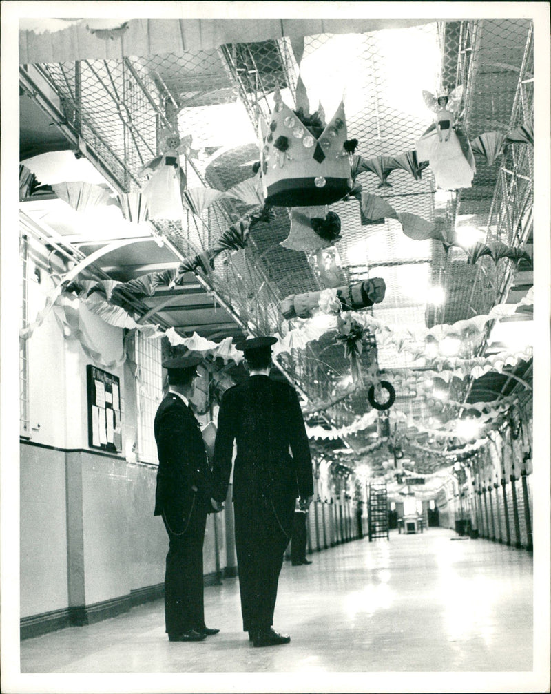 1968 GUGHE QUARE STREET ONDON CHRISTMASBATTER YHS MORNING PRISONO ASTI - Vintage Photograph