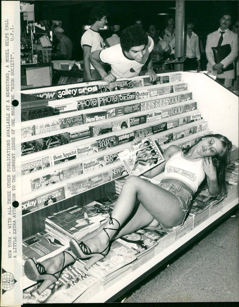 1977 SEPTEMBRE SHING ENTERPRISE PUBLIC UNITED PRESS INTERNATIONAL MODEL - Vintage Photograph