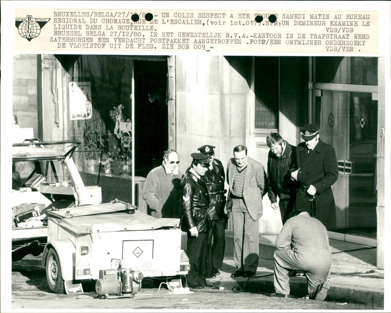 Suspicious package at the ONEM offices - 1980 - Vintage Photograph