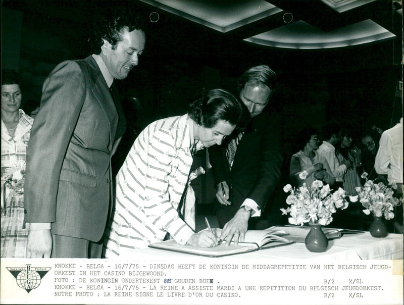 1975 FOLLOWING VLNR CASTLEESTER AFTERNOON MUSICIANS KONINGIN FABIOLA URG - Vintage Photograph